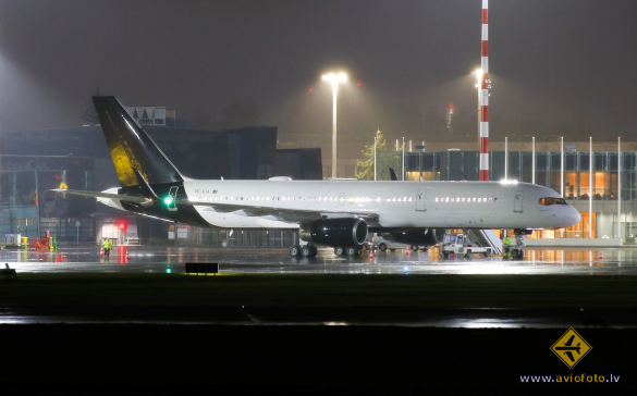 Boeing 757-256
